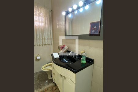 Casa à venda com 300m², 4 quartos e 2 vagas Casa à venda com 300m², 4 quartos e 2 vagasLavabo