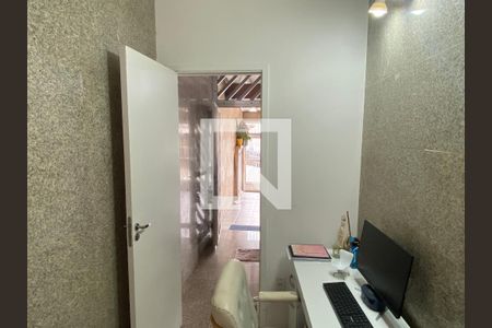 Casa à venda com 300m², 4 quartos e 2 vagas Casa à venda com 300m², 4 quartos e 2 vagasEscritório