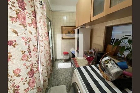 Casa à venda com 300m², 4 quartos e 2 vagas Casa à venda com 300m², 4 quartos e 2 vagasÁrea de Serviço