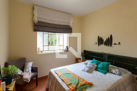 Quarto 1 de casa à venda com 2 quartos, 300m² em Sagrada Família, Belo Horizonte