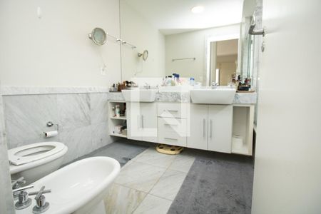 Banheiro 1- panorâmica  de apartamento à venda com 4 quartos, 139m² em Moema, São Paulo