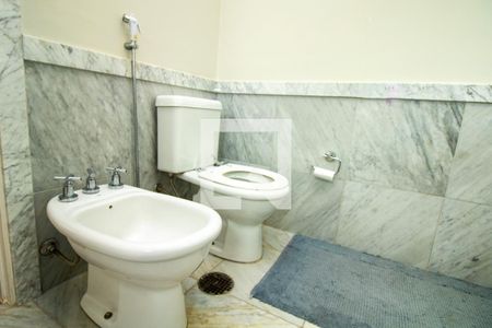Banheiro 1- louças sanitárias  de apartamento à venda com 4 quartos, 139m² em Moema, São Paulo