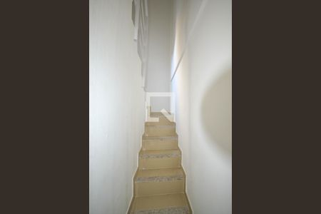 Escada de casa para alugar com 2 quartos, 61m² em Olinda, Nilópolis