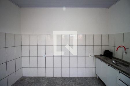 Cozinha de casa para alugar com 1 quarto, 55m² em Vila Campanela, São Paulo