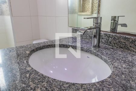 Apartamento à venda com 76m², 2 quartos e 1 vaga Apartamento à venda com 76m², 2 quartos e 1 vagaBanheiro da Suíte