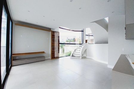 Sala de TV de casa de condomínio para alugar com 3 quartos, 460m² em Swiss Park, Campinas