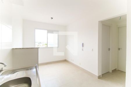 Sala e Cozinha de apartamento para alugar com 2 quartos, 42m² em Vila Nova Curuçá, São Paulo