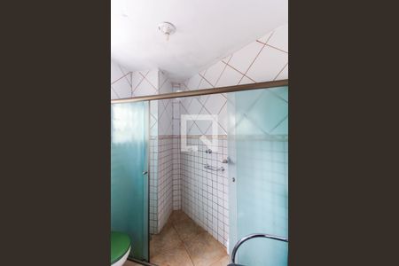 Banheiro da Suíte 1 de casa para alugar com 2 quartos, 80m² em Vila Bertioga, São Paulo