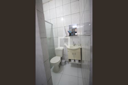 Banheiro da Suíte 1 de casa de condomínio à venda com 3 quartos, 110m² em Parque Peruche, São Paulo