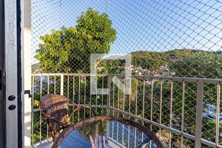 Sala de apartamento à venda com 2 quartos, 66m² em Pendotiba, Niterói