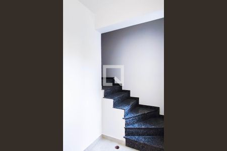 Apartamento à venda com 87m², 2 quartos e 1 vaga Apartamento à venda com 87m², 2 quartos e 1 vagaEscada