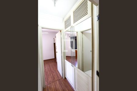 Closet de apartamento para alugar com 1 quarto, 43m² em Vila Suzana, São Paulo