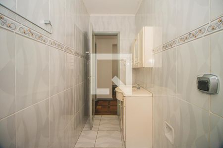 Banheiro de apartamento à venda com 1 quarto, 58m² em São João, Porto Alegre