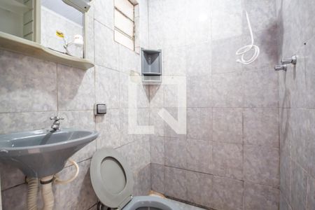 Banheiro 2 de casa para alugar com 1 quarto, 50m² em Km 18, Osasco