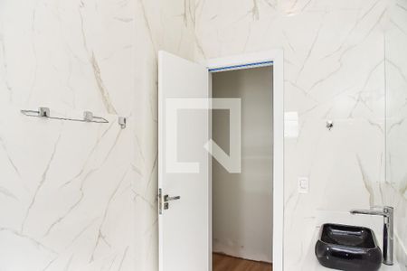 Casa à venda com 240m², 4 quartos e 2 vagas Casa à venda com 240m², 4 quartos e 2 vagasBanheiro da Suíte