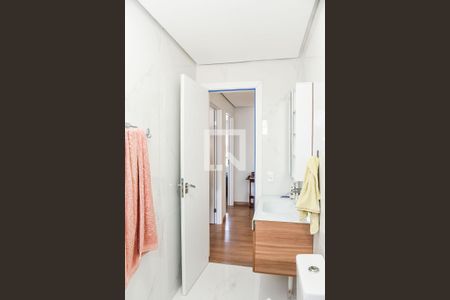 Casa à venda com 240m², 4 quartos e 2 vagas Casa à venda com 240m², 4 quartos e 2 vagasBanheiro