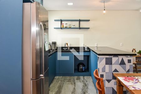 Casa à venda com 240m², 4 quartos e 2 vagas Casa à venda com 240m², 4 quartos e 2 vagasCozinha