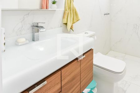 Casa à venda com 240m², 4 quartos e 2 vagas Casa à venda com 240m², 4 quartos e 2 vagasBanheiro