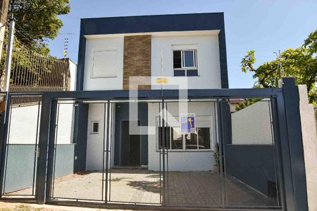 Casa à venda com 240m², 4 quartos e 2 vagas Casa à venda com 240m², 4 quartos e 2 vagasFachada