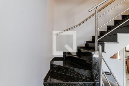 Escadas de casa à venda com 4 quartos, 175m² em Vila Moinho Velho, São Paulo