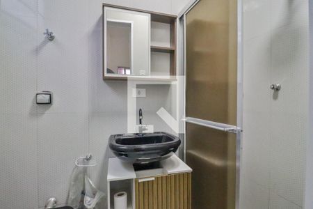 Banheiro de casa para alugar com 2 quartos, 60m² em Vila Marari, São Paulo