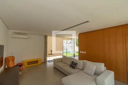 Sala de Estar  de casa de condomínio à venda com 3 quartos, 245m² em Parque das Quaresmeiras, Campinas