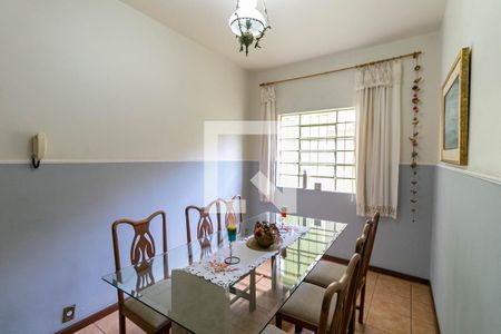 Sala de casa à venda com 4 quartos, 300m² em Serra, Belo Horizonte