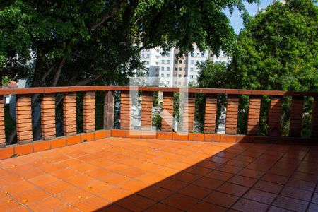 Casa à venda com 240m², 3 quartos e 3 vagas Casa à venda com 240m², 3 quartos e 3 vagasÁrea comum