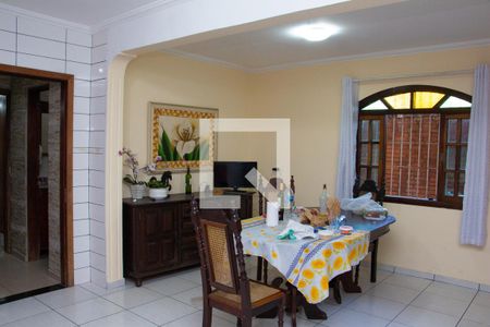 Casa à venda com 240m², 3 quartos e 3 vagas Casa à venda com 240m², 3 quartos e 3 vagasCozinha