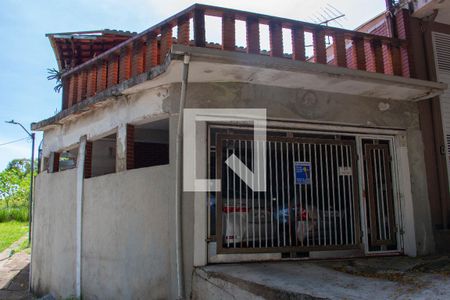 Casa à venda com 240m², 3 quartos e 3 vagas Casa à venda com 240m², 3 quartos e 3 vagasFachada