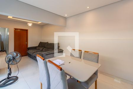 Sala de casa para alugar com 2 quartos, 80m² em Heliópolis, Belo Horizonte