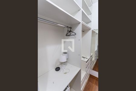 Closet da Suíte da Casa A de casa à venda com 8 quartos, 320m² em União, Belo Horizonte