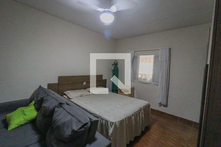 Casa à venda com 200m², 3 quartos e 4 vagas Casa à venda com 200m², 3 quartos e 4 vagasEdícula