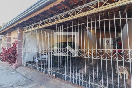 Casa à venda com 200m², 3 quartos e 4 vagas Casa à venda com 200m², 3 quartos e 4 vagasFachada