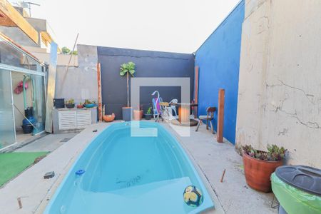 Casa à venda com 200m², 3 quartos e 4 vagas Casa à venda com 200m², 3 quartos e 4 vagasPiscina