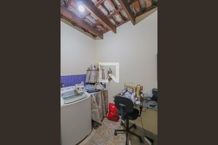 Casa à venda com 200m², 3 quartos e 4 vagas Casa à venda com 200m², 3 quartos e 4 vagasEdícula