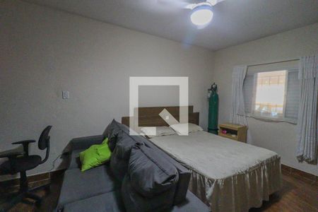 Casa à venda com 200m², 3 quartos e 4 vagas Casa à venda com 200m², 3 quartos e 4 vagasEdícula