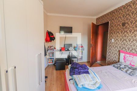 Casa à venda com 200m², 3 quartos e 4 vagas Casa à venda com 200m², 3 quartos e 4 vagasQuarto 3