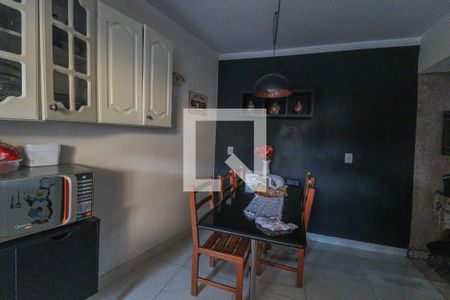 Casa à venda com 200m², 3 quartos e 4 vagas Casa à venda com 200m², 3 quartos e 4 vagasCozinha