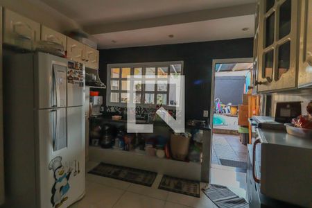 Casa à venda com 200m², 3 quartos e 4 vagas Casa à venda com 200m², 3 quartos e 4 vagasCozinha