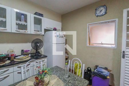 Casa à venda com 200m², 3 quartos e 4 vagas Casa à venda com 200m², 3 quartos e 4 vagasEdícula