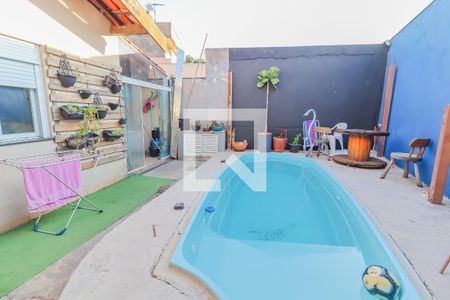 Casa à venda com 200m², 3 quartos e 4 vagas Casa à venda com 200m², 3 quartos e 4 vagasPiscina