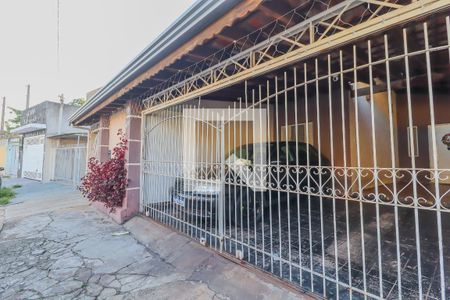 Casa à venda com 200m², 3 quartos e 4 vagas Casa à venda com 200m², 3 quartos e 4 vagasFachada