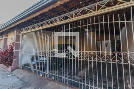 Casa à venda com 200m², 3 quartos e 4 vagas Casa à venda com 200m², 3 quartos e 4 vagasFachada