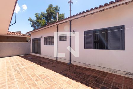 Casa para alugar com 225m², 4 quartos e 2 vagas Casa para alugar com 225m², 4 quartos e 2 vagasQuintal