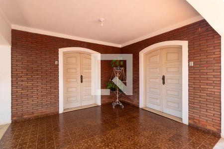 Casa para alugar com 225m², 4 quartos e 2 vagas Casa para alugar com 225m², 4 quartos e 2 vagasVaranda