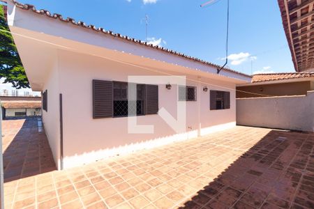 Casa para alugar com 225m², 4 quartos e 2 vagas Casa para alugar com 225m², 4 quartos e 2 vagasQuintal