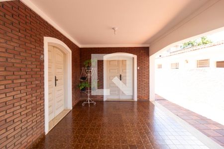 Casa para alugar com 225m², 4 quartos e 2 vagas Casa para alugar com 225m², 4 quartos e 2 vagasVaranda