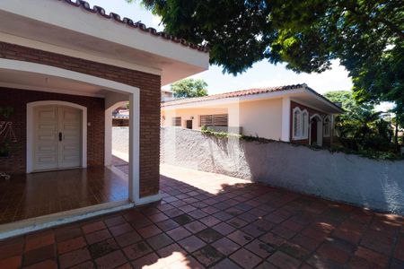 Casa para alugar com 225m², 4 quartos e 2 vagas Casa para alugar com 225m², 4 quartos e 2 vagasQuintal