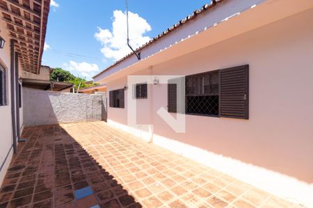 Casa para alugar com 225m², 4 quartos e 2 vagas Casa para alugar com 225m², 4 quartos e 2 vagasQuintal